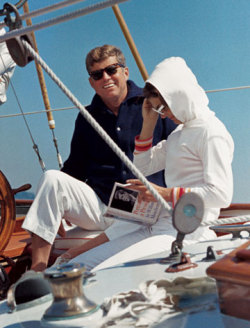 sailingshots:Back when sails and sailing clothes were white.