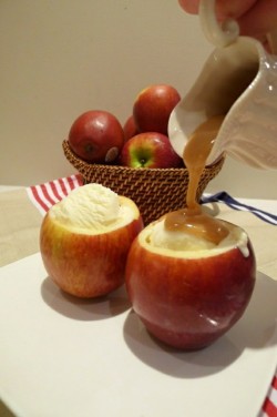 smaithesmai:  arthurthecount:  kerimeaway:  sweetcakes-and-milkshakes:  oooeygooeygoodness:  Baked Apple Ice Cream Bowls Ingredients:4 apples (hollowed out)1 tbsp sugar 1 tbsp cinnamonvanilla ice cream caramel topping Directions:Hollow out apples. Mix