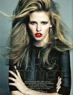 High-On-High-Fashion:   Lara’s Moment (Calvin Klein Collection)Model: Lara Stone