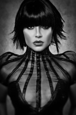 strangelycompelling:  Model - Natalie Kusdemir (Mizz Mizchievious)Hairstylist - Tony KalinPhotography -  Jimmy Bollaerts 