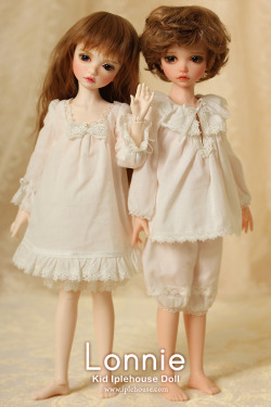 wraisedbywolves:  ai-wowie:  guys guys look after only god knows how longIplehouse has finally released their 35cm KID line ;w; and omg aren’t they just the most precious-this is Lonniiiiiiieeeee  Oh man, 35cm?? I wonder if they’ll have clothes that