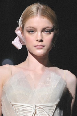 deauthier:  Jessica Stam @ Dolce and Gabbana, s/s 2009. 