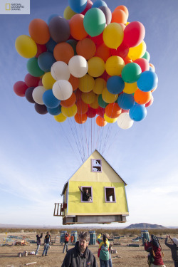 alecshao:  National Geographic’s Real-Life ‘Up’ House (2011) “Inspired by Pixar’s animated film Up, National Geographic Channel and a team of scientists, engineers, and two world-class balloon pilots successfully launched a 16’ X 16’ house