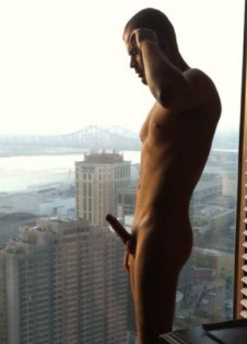 groovynaked:  flashing the city below 