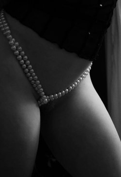 it-interestsme Girls with pearls ….right?