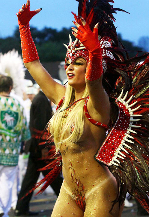 Porn photo  Juliana Salimeni no carnaval de 2012 fantasiada