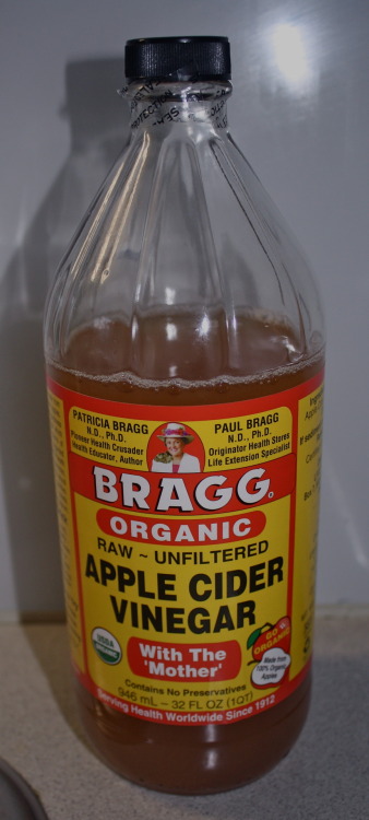 Porn photo juliaandlibby:  Apple Cider Vinegar Apple