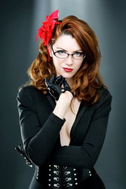 Robotsocialism:  This Is Mary Cyn, An Amazing Burlesquer From Nyc. Http://Www.missmarycyn.com/
