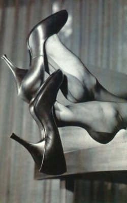 fabulouslyfetish:  hotparade:  Elmer Batters - Stockinged feet with high heels dangling  And another!  Ts tss tss tss ! Stop this , will you ???