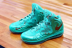 Nike Air Max Hyperposite: Battle of the Boroughs Editions  well damn. i think these look pretty sweet 8)
