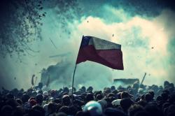 just-killthebeast:  patinar-rayar-luchar:  no soy de rebloguear la bandera chilena, pero esta foto esta buena..  que hermoso ;-; 