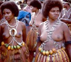 yearningforunity:  Trobriand people Papua New Guinea 