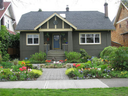 dailybungalow:  Vancouver, B,C. by Bikelover2 on Flickr.  I adore this little bungalow