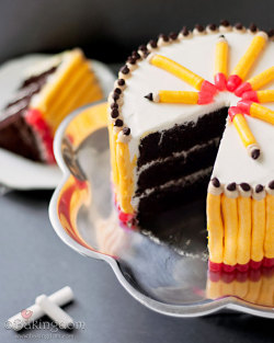 gastrogirl:  back to school candy pencil cake. 