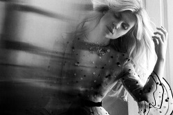 repllicunt:   11-12/50 pictures of beautiful people: Clemence Poesy 