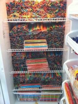 smilingtommo:  i kept bugging my mom about not buying me my favorite popsicles and she kept saying “lacey i will buy them i will buy them relax” and i came home one day and my mom was like “i bought popsicles”  so i go to the fridge and open