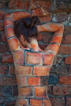 sleepinsidemysoul:  she was just another brick in the wall……nothing less nothing more   ღk    