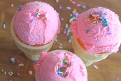 gastrogirl:  pink lemonade ice cream. 