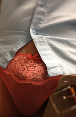 thepantydrawer:  Another peek at today’s pretty panties. 