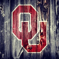 tbreezy32:  My phone background. #sooners (Taken with Instagram at Fred Jones Jr. Art Center)  Saturday college football returns (finally)