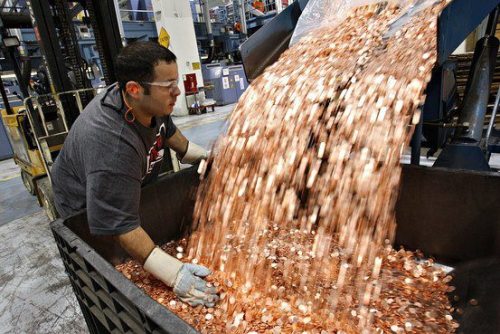 emlee-rio:  keyshakitty:  ihopericksantorum:  nickastig:  Samsung Pays Apple ũ Billion Sending 30 Trucks Full of 5 Cents Coins More than 30 trucks filled with 5-cent coins arrived at Apple’s headquarters in California. Initially,  the security company
