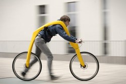 thedailywhat:  Pedal-Less Bike of the Day: Introducing FLIZ, a bike without pedals that relies on its rider to propel it forward by running. After a bit of speed is acquired, the rider hangs suspended from a harness while simultaneously steering around