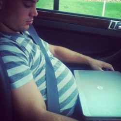 sexy-men-with-bellies-or-not:  Nothing cuter…ever XD 