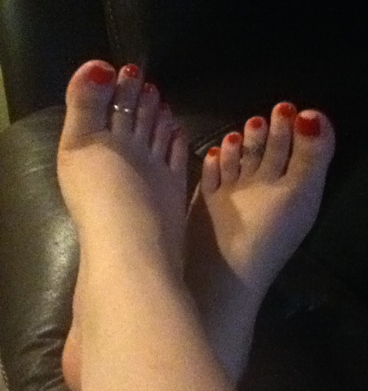 First ever submission!! Thanks hun! Would love a footjob from those sexy feet&hellip;