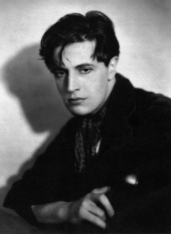cryptoscience:  gaytimespast1940:  English Gay Filmstar and songwriter, Ivor Novello, whose most most famous movie was Alfred Hitchcock’s silent “The Lodger,” a case of mistaken itentity in the time of Jack the Ripper, updated to 20s London. Most