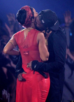 Squillliam:  Majahshit:  Ayoadamxo:  Y’all See How Tight He’s Grabbin’ Rihanna’s