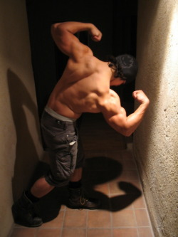 Muscru:    David Higuera    First Saw This Pict When David Was 18-19, And I Still