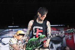 c0cktapus:  s3xmoan:  tra-vsty:  b4nd-sexual:  Tony Perry || Pierce the Veil  vic in da back lol  hi perfect   wow this pic is from my band blog 
