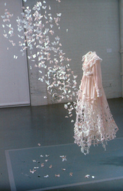 warmth-ofthesun:  fallaciousfantasy:  aha-clever:  McQueen   Remember when I went to a museum and saw a McQueen couture dress and my eyes dampened with tears and I was like wow I am crying at a dress   This reminds me of the end of the corpse bride