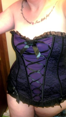 killerkurves:  thecurvygoddess:  My ask box is hungry Purple corset style bustier from torrid   Nice