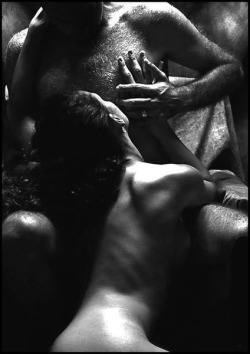 beautflstranger:   If you only knew how I crave the taste of you. I want to take you in my hands and mouth and feast on you. I want to drink wine and honey from you… ~ Lisa Kleypas 