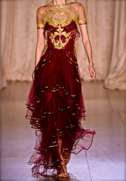 themeghanchakra:  neurowolf:  compos-dementis:  that-sarah-is-such-a-cumberbitch:  jumpingjacktrash:  dduane:  chiffonandribbons:  Marchesa S/S 2013  Now THAT is a dress.  i am normally ‘meh’ about fashion, but THAT is impressive.  Jeeeeeeeeesus!!!