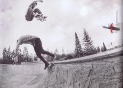 skate-slam:  ‘Dylan looking fruity in a pair of pyjama pants throws a stale over Warren Smith’