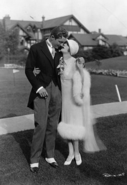 Actress Mae Murray &amp; David Mdivani wedding, 1926Weź powiedz, czy nie urzekające? Chodź zrobimy cosplay xD