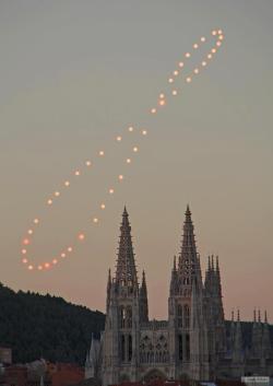 bonging:   Individual images taken of Venus in one year to create a full curve. The summer solstice being at the top, winter solstice at the bottom, and equinox where they lines cross.   i love venus 