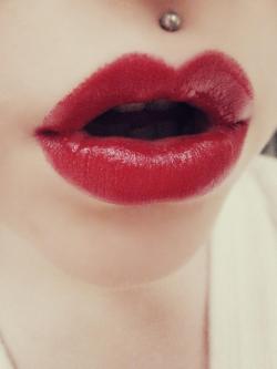 hernameisrebekah:  My lips are looking good today :’).  want so bad :c
