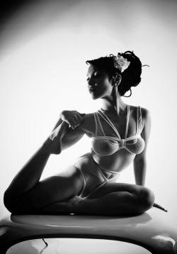Flexible shibari model girlcrushpinktrickle:   nsfw | #pinkpix | artful  