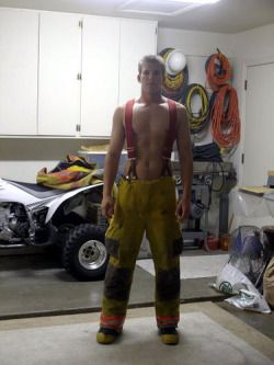 sirjocktrainer:  bigbrolittlebro:  this little bro is a fireman.  a fireman is a lot like jocks 