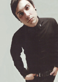 48dreams:   [088/100 pictures of frank iero]  