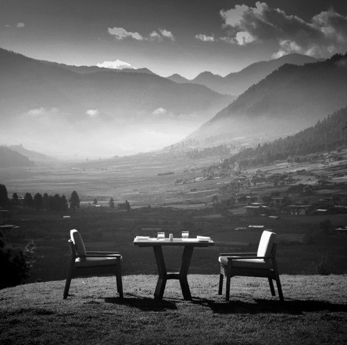 urbanfragment:  “Feeling good.” Photo: Table For Two by Hengki Koentjoro View Post   This would be lovely