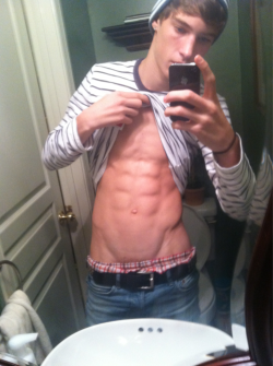 Orgasm-Hot-Men:  Ubergorgeousboys:  Wow. Does Anybody Know Who This Guy Is?!?  No