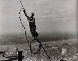 Lewis Hine - Empire State Building, 1930-31.
