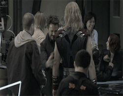 iwantcupcakes:  stedelasso: Excitable man-child, Downey has never seen anything quite like Chris Hemsworth’s arms  ‘OHMYGOD LOOK AT HIS BICEPS JOSS LOOKEE IT IMMA SQUEEZE IT!”