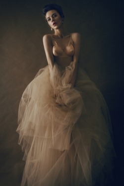 ladyllike:  stunning bellabellaboutique:  Ulyana Sergeenko for SOBAKA RU Magazine  