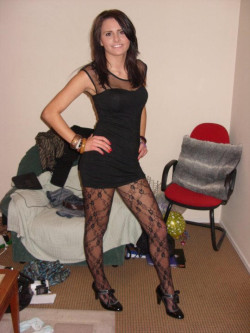 Her pantyhosed legs are hot. I&rsquo;d love to worship them for days if she&rsquo;d let me.
