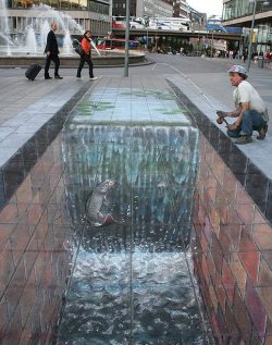arelyanelly:  brittaeileen:  showslow:  Julian Beever is considered a leading chalk artist in sidewalk art. He’s also called Pavement Picasso.  I can’t even get a grip in that snail.  Amazing!